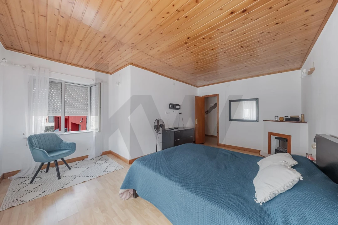 Moradia T4 para Venda em Praia da Vitoria (Santa Cruz) Foto 1