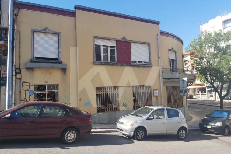 Prédio para Venda em São João da Madeira Foto 4