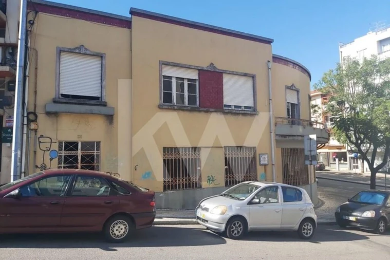 Prédio para Venda em São João da Madeira Foto 2