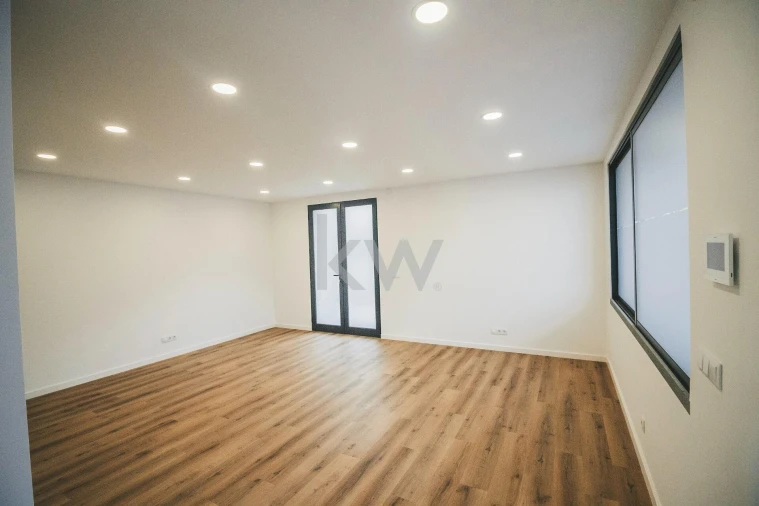 Moradia T3 para Venda em Camara de Lobos Foto 11