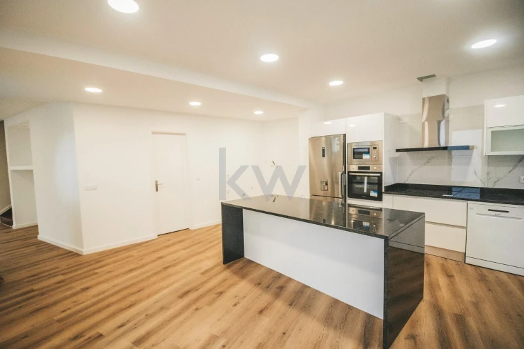 Moradia T3 para Venda em Camara de Lobos Foto 19