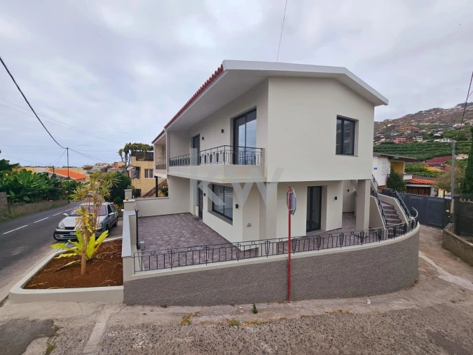 Moradia T3 para Venda em Camara de Lobos Foto 3