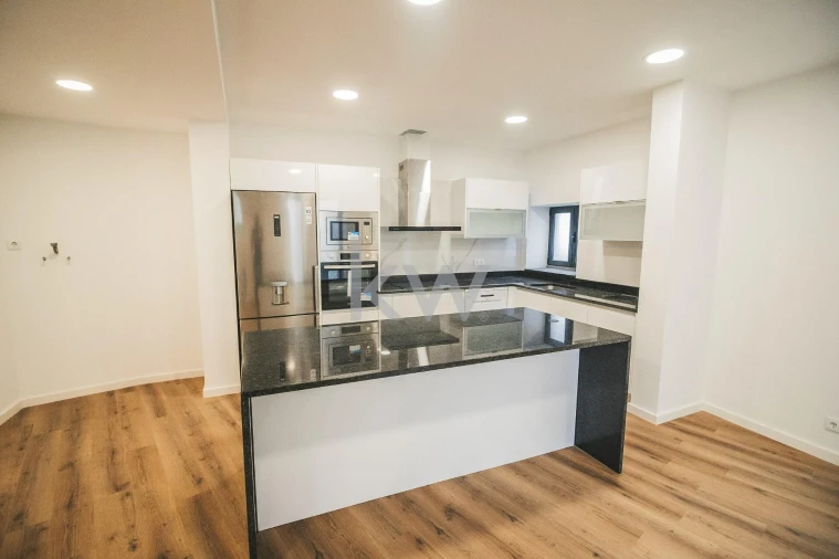 Moradia T3 para Venda em Camara de Lobos Foto 18