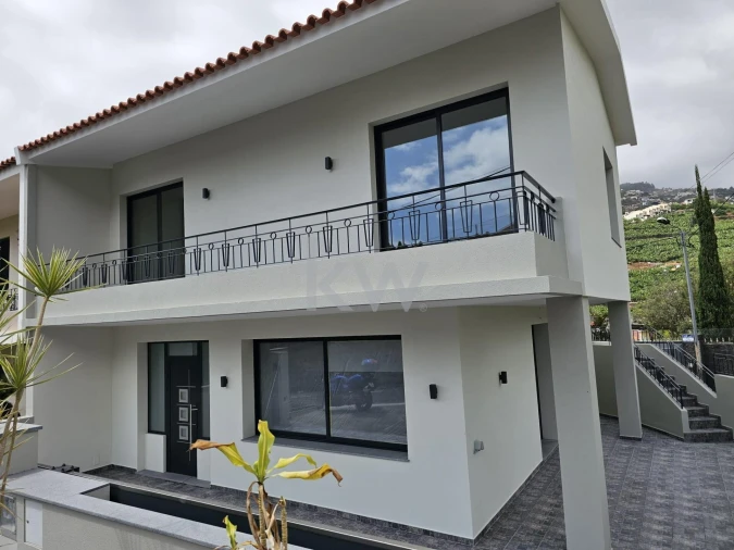 Moradia T3 para Venda em Camara de Lobos Foto 4