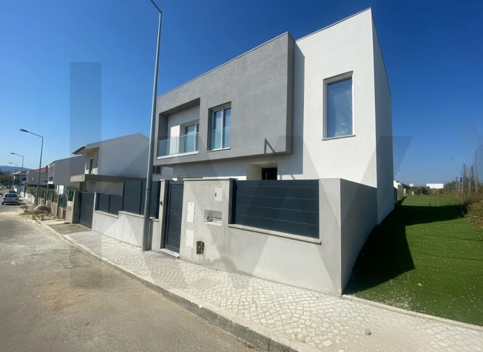 Moradia T3 para Venda em São Domingos de Rana Foto 6