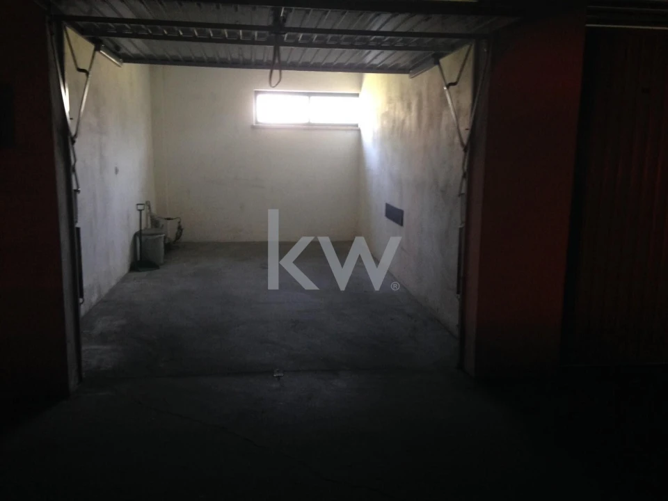 Garagem para Venda em Santo Antonio dos Olivais Foto 3