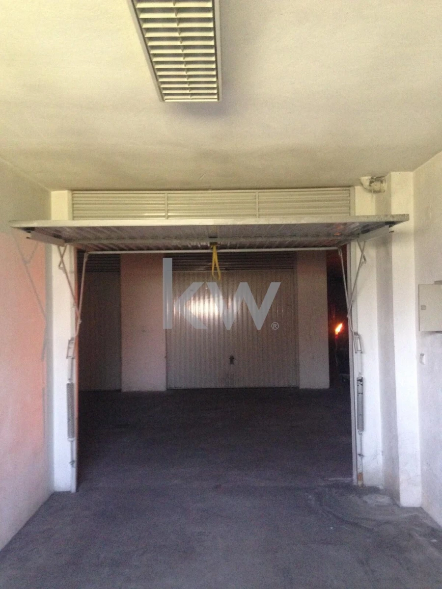 Garagem para Venda em Santo Antonio dos Olivais Foto 2