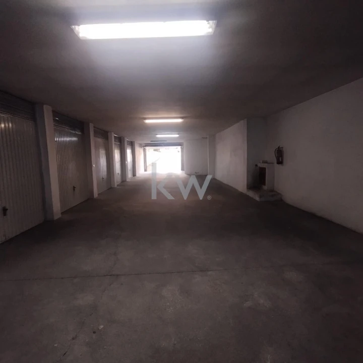 Garagem para Venda em Santo Antonio dos Olivais Foto 11