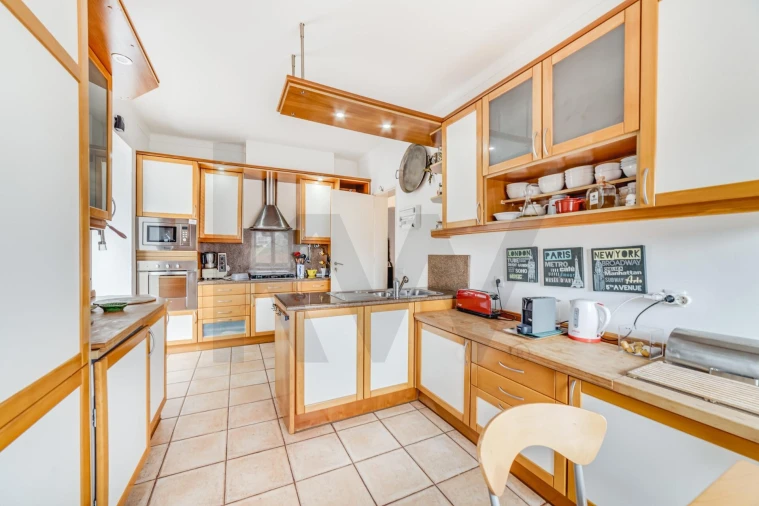 Moradia T4 para Venda em Colares Foto 49