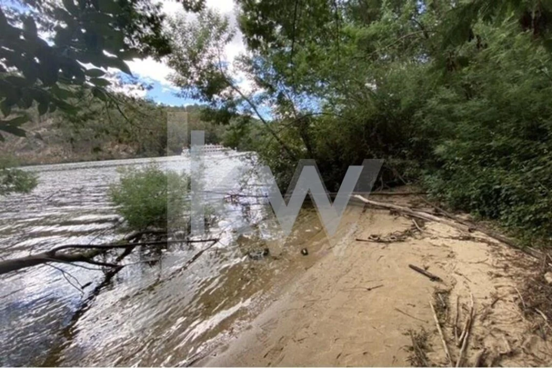 Terreno para Venda em Melres e Medas Foto 3