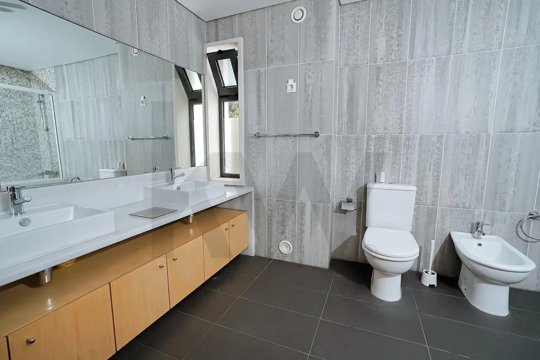 Moradia T3 para Arrendamento em Barcarena Foto 27