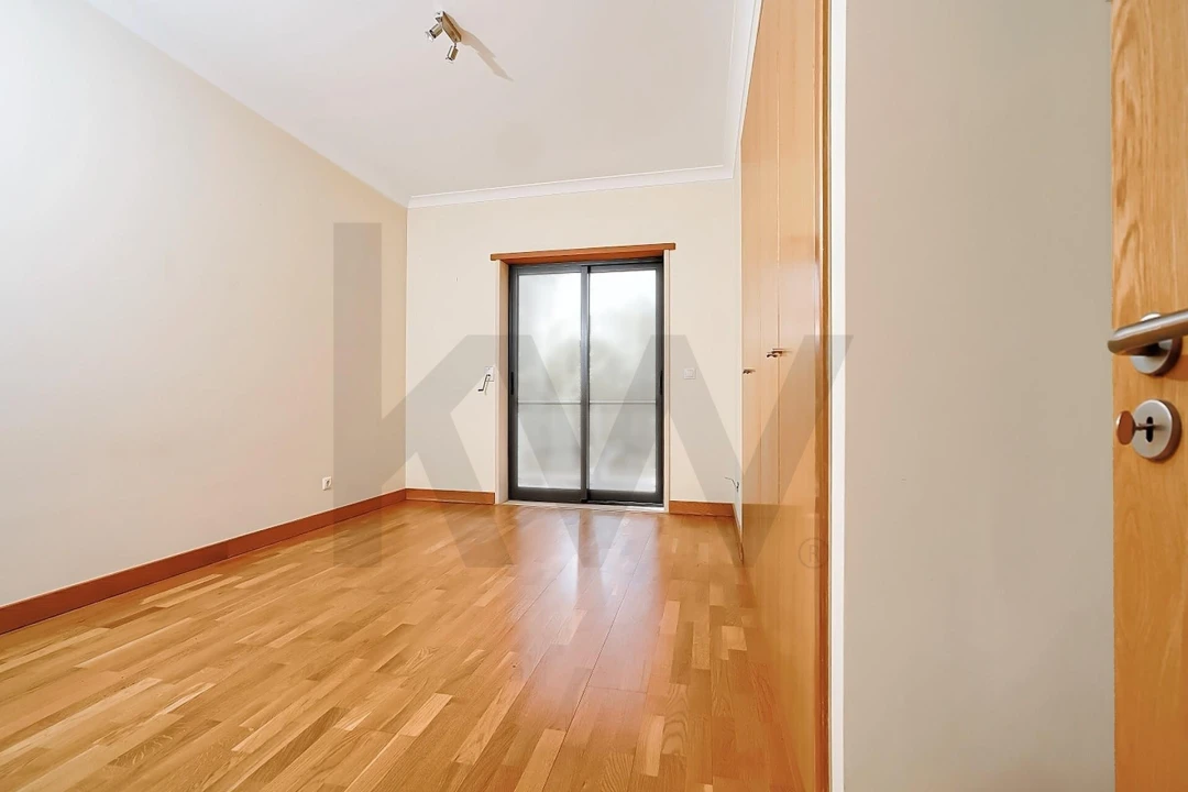 Moradia T3 para Arrendamento em Barcarena Foto 22