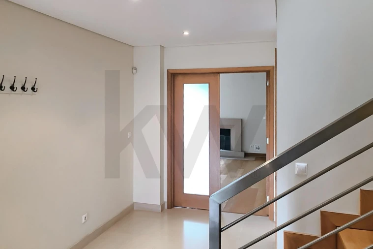 Moradia T3 para Arrendamento em Barcarena Foto 11