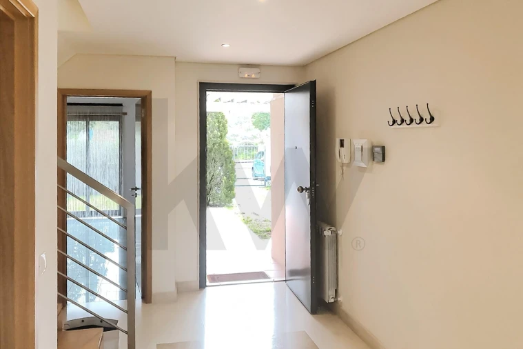 Moradia T3 para Arrendamento em Barcarena Foto 2