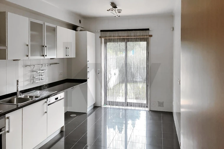 Moradia T3 para Arrendamento em Barcarena Foto 8