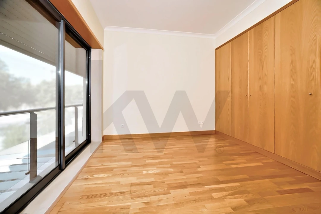 Moradia T3 para Arrendamento em Barcarena Foto 21