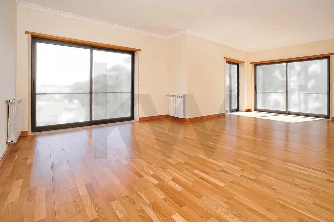 Moradia T3 para Arrendamento em Barcarena Foto 14