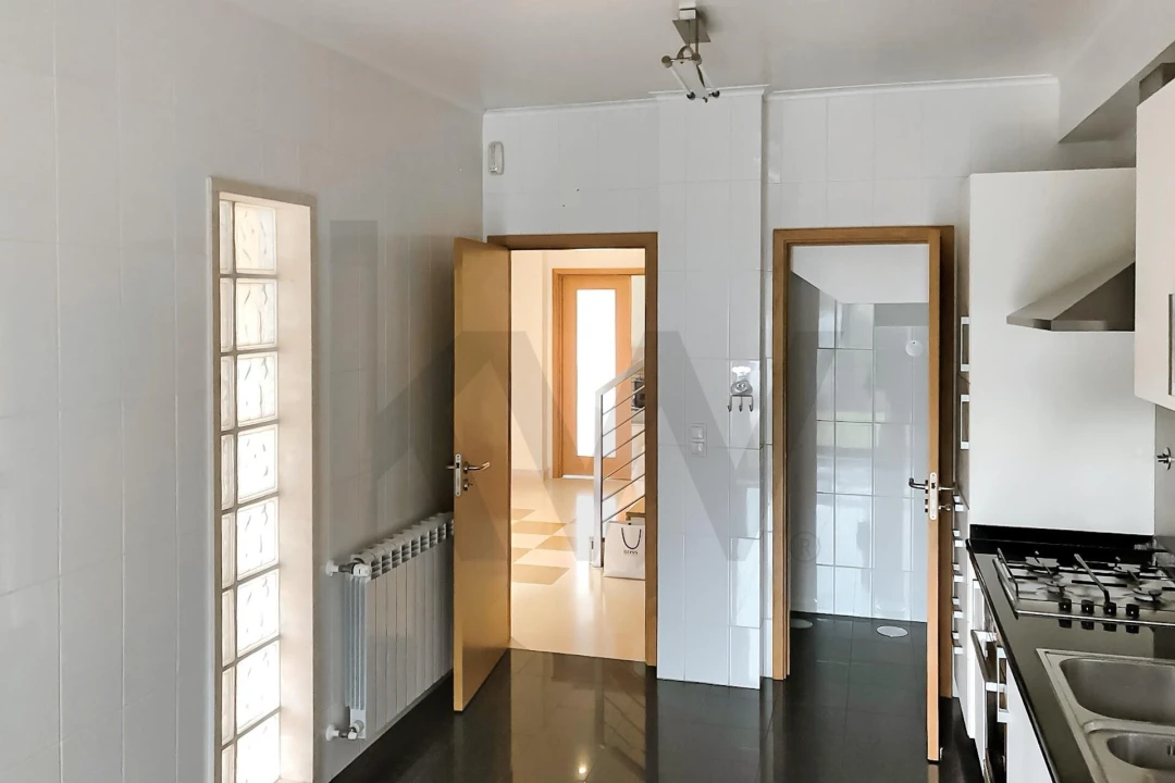 Moradia T3 para Arrendamento em Barcarena Foto 10