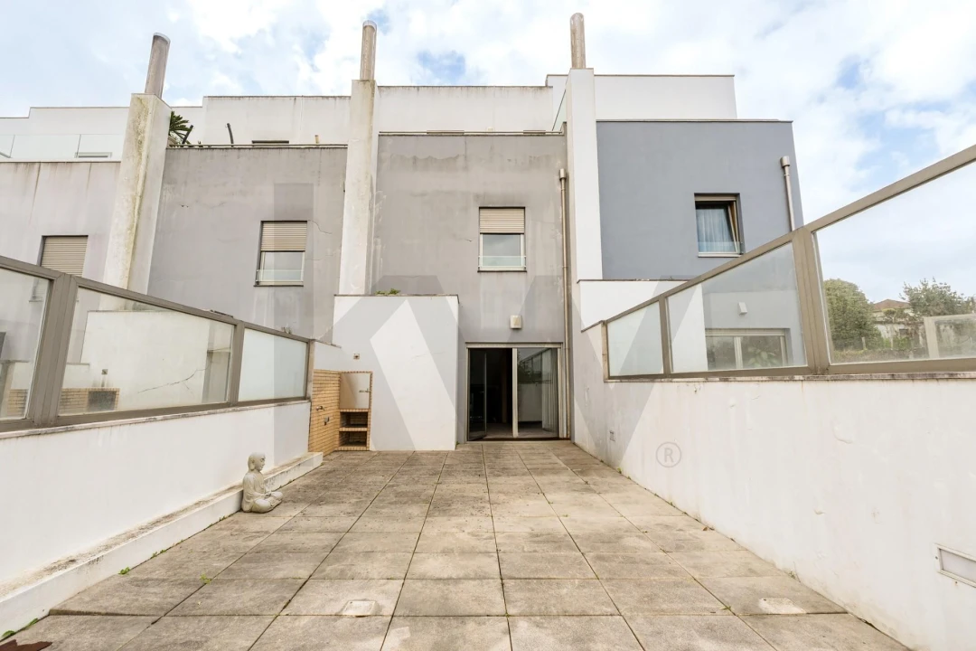 Moradia T4 para Venda em Oliveira do Douro Foto 18