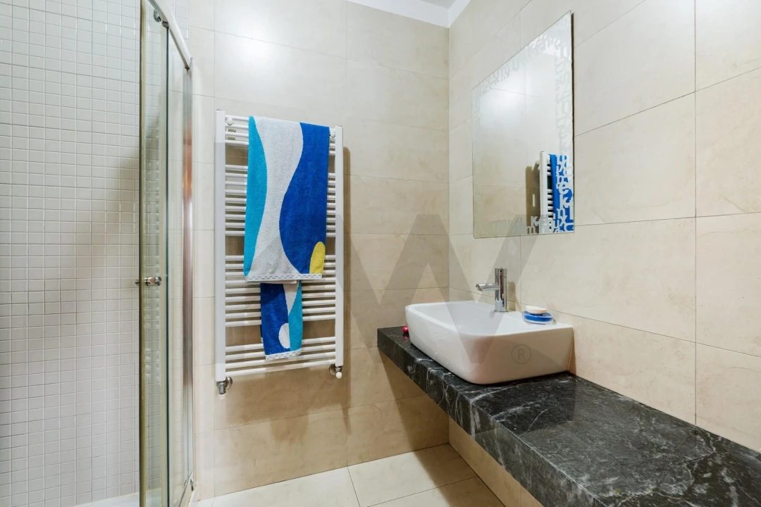 Moradia T4 para Venda em Oliveira do Douro Foto 11