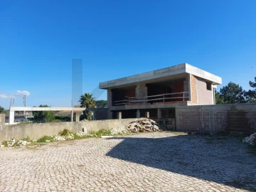 Moradia T4 para Venda em Charneca de Caparica e Sobreda
