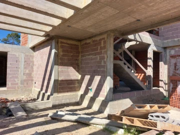Moradia T4 para Venda em Charneca de Caparica e Sobreda