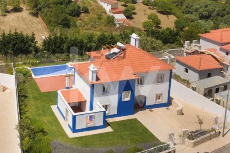 Moradia T4 para Venda em Agualva e Mira-Sintra Foto 1