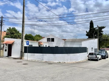 Moradia T6 para Venda em São Domingos de Rana