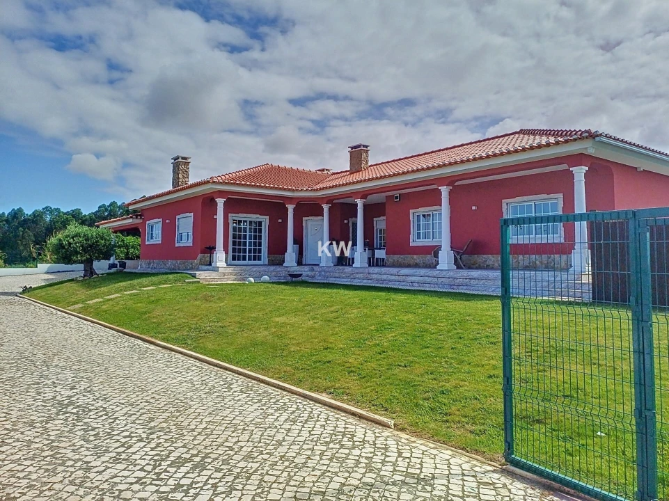 Moradia T4 para Venda em Lourinhã e Atalaia Foto 1