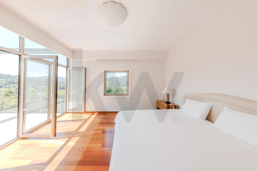 Moradia T5 para Venda em Abragão Foto 43