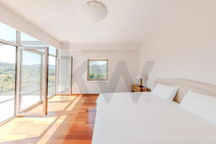 Moradia T5 para Venda em Abragão Foto 43