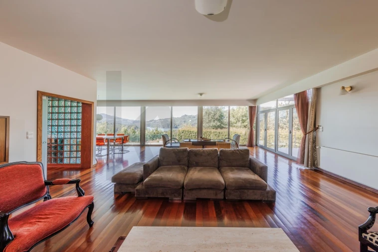 Moradia T5 para Venda em Abragão Foto 14