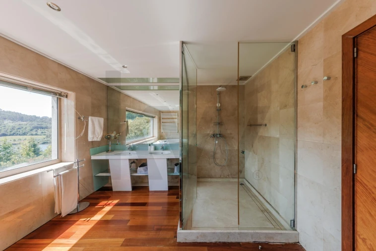 Moradia T5 para Venda em Abragão Foto 48