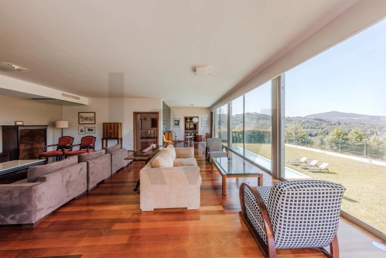 Moradia T5 para Venda em Abragão Foto 12