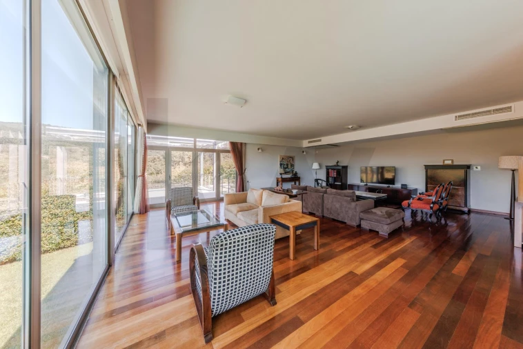 Moradia T5 para Venda em Abragão Foto 11