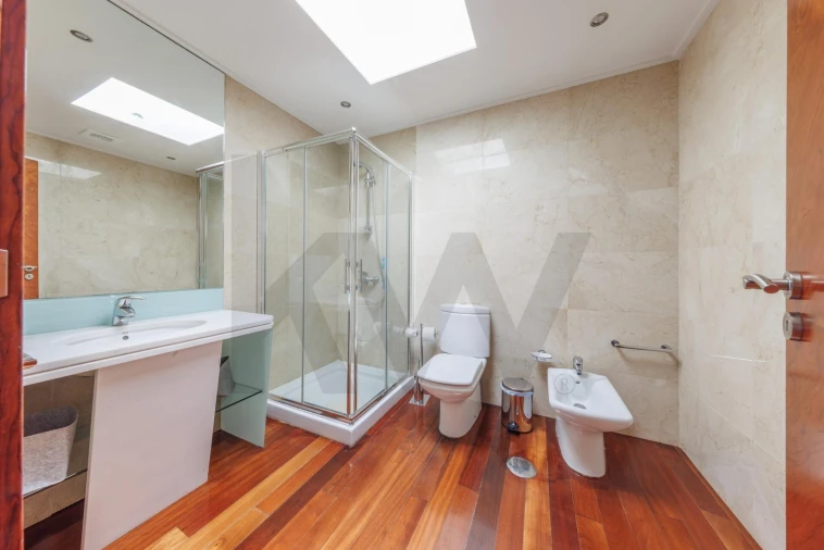 Moradia T5 para Venda em Abragão Foto 32