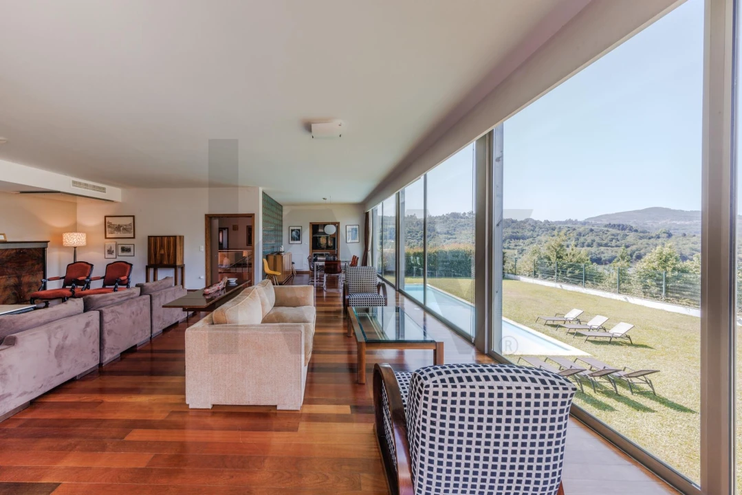 Moradia T5 para Venda em Abragão Foto 10