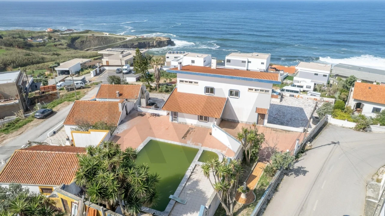 Moradia T6 para Venda em Santo Isidoro Foto 1