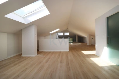 Apartamento T3 para Venda em Carcavelos e Parede