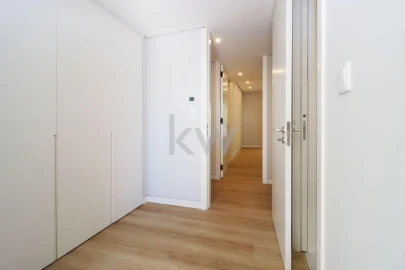 Apartamento T3 para Venda em Carcavelos e Parede