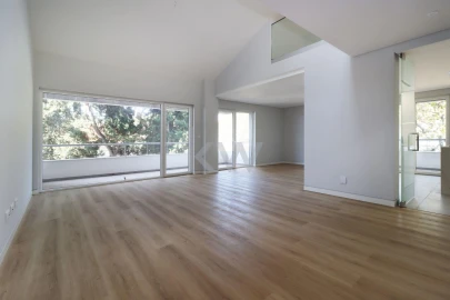 Apartamento T3 para Venda em Carcavelos e Parede
