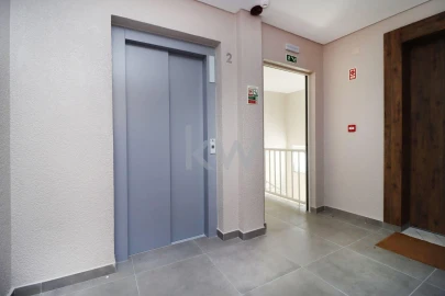 Apartamento T3 para Venda em Carcavelos e Parede