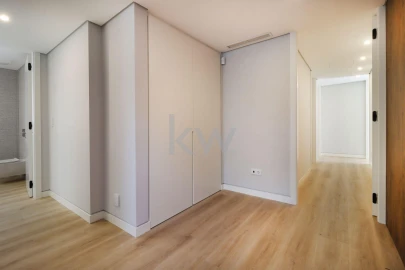 Apartamento T3 para Venda em Carcavelos e Parede