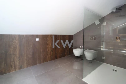Apartamento T3 para Venda em Carcavelos e Parede