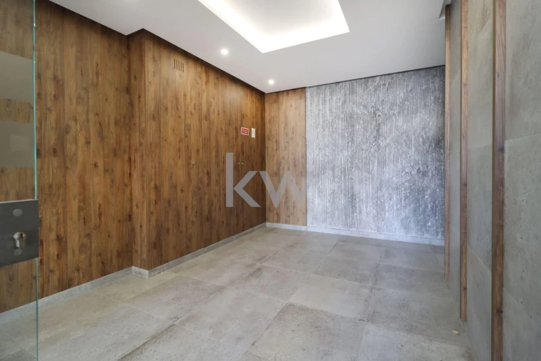 Apartamento T3 para Venda em Carcavelos e Parede Foto 72