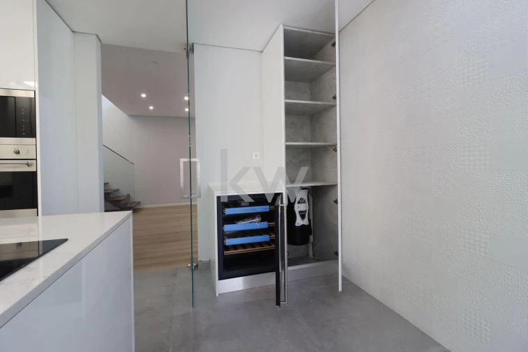 Apartamento T3 para Venda em Carcavelos e Parede Foto 25