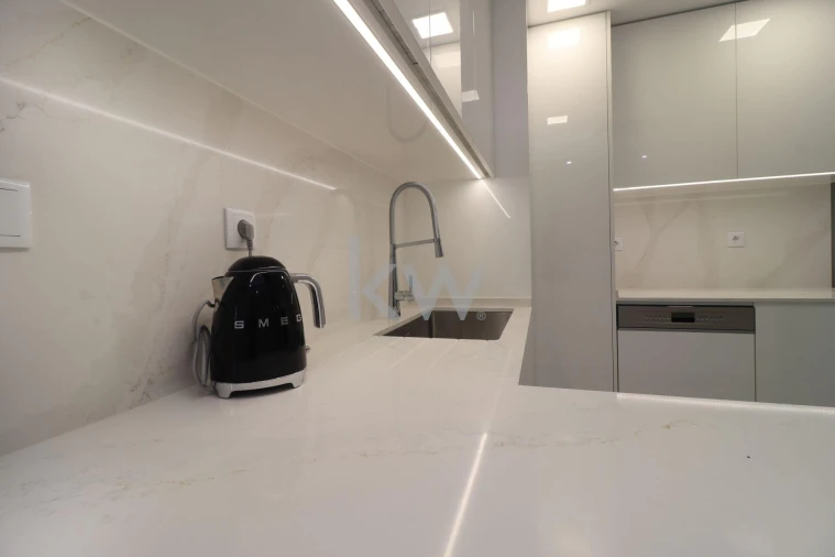 Apartamento T3 para Venda em Carcavelos e Parede Foto 24
