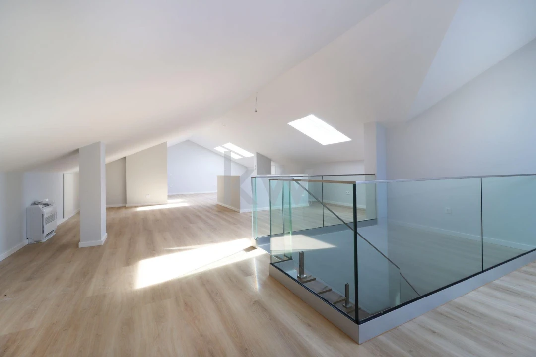 Apartamento T3 para Venda em Carcavelos e Parede Foto 43