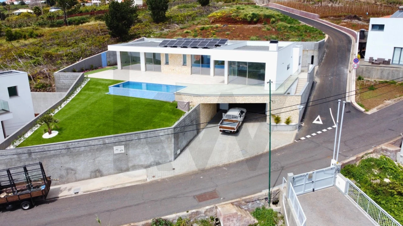 Moradia T3 para Venda em Estreito da Calheta Foto 5