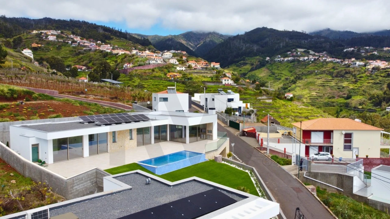 Moradia T3 para Venda em Estreito da Calheta Foto 13